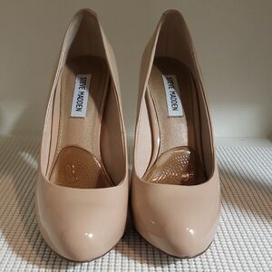 Steve Madden Tan Heels Classic Pump Style